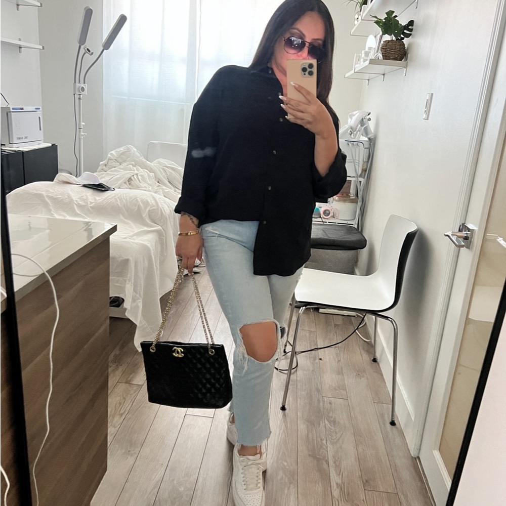 American Eagle Outfitters Strigid Light Blue Cropped Curvy Ripped Mom Jeans